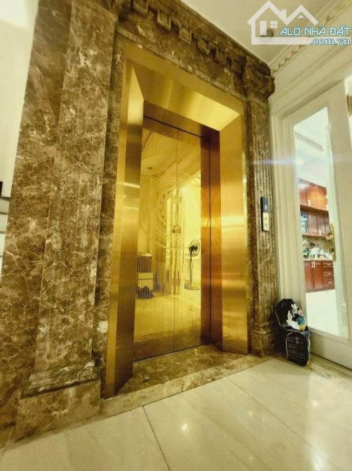 Bán nhà mặt phố Quan Nhân, DT 103m, 6 tầng thang máy, MT 5m, giá 50 tỷ.