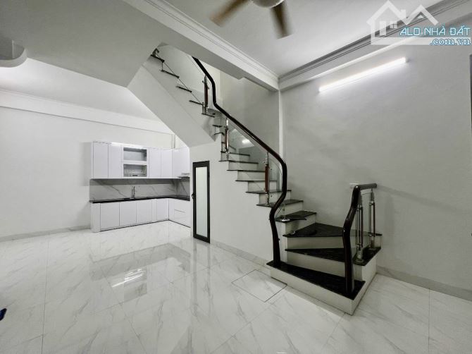 LÔ GÓC. PHỐ VƯƠNG THỪA VŨ. ÔTÔ ĐỖ TRÁNH - 40m2 x 4 TẦNG - PHÂN LÔ THANH XUÂN