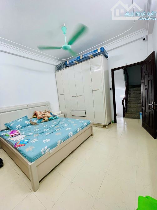 Nhà 33M2 Hoàng Hoa Thám, Mặt Ngõ Thông, 50M ra Ôtô, Không Quy Hoặch, Sổ Đẹp, 7.2 Tỷ