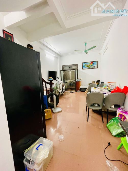 Nhà 33M2 Hoàng Hoa Thám, Mặt Ngõ Thông, 50M ra Ôtô, Không Quy Hoặch, Sổ Đẹp, 7.2 Tỷ