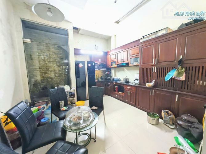 Bán nhà VÕ CHÍ CÔNG, Xuân La . Mặt ngõ thông, oto tránh, vào nhà. Giá cả hợp lý.