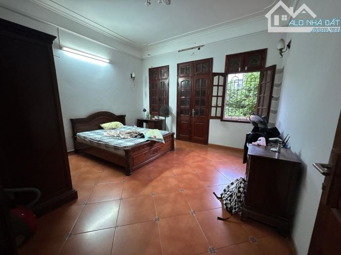 GIÁ CỰC PHẨM! Mặt phố Chùa Bộc, vỉa hè, KD, thông sàn, ở+cho thuê sẵn DT 30tr/th