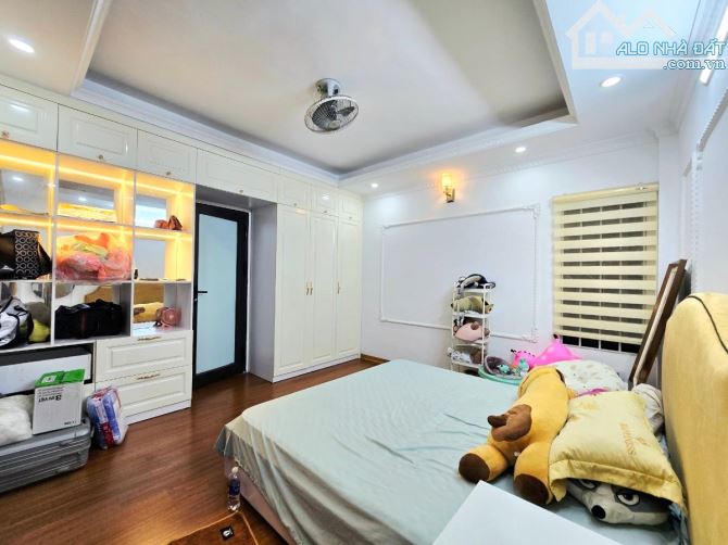 Bán nhà Minh Khai 35m MT 5.9m 5 tầng hơn 7 tỉ - ô tô lùi cổng, 30m ra phố 2 thoáng