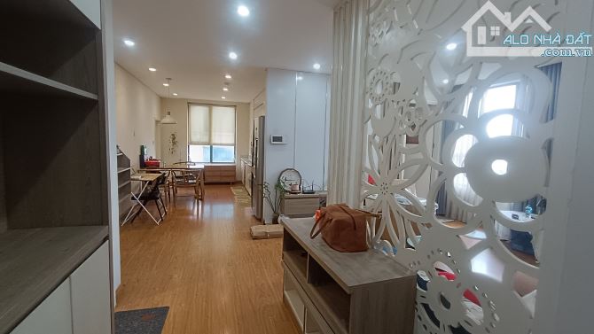 Chung cư Hồng Kông Tower 76m2, 2 ngủ, 2wc, tầng trung, 7 tỷ có bể bơi, view CV Thủ Lệ