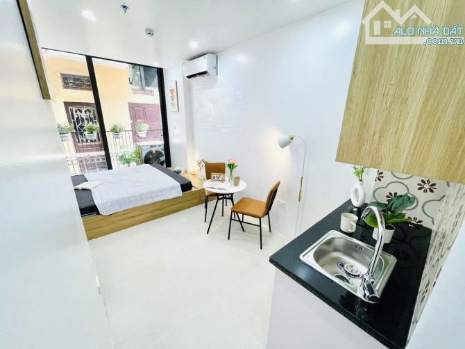 Bán toà CHDV Giải Phóng ngõ thông KD gần NEU 60m2*5T thang máy 12 PN DT800tr/năm, PCCC