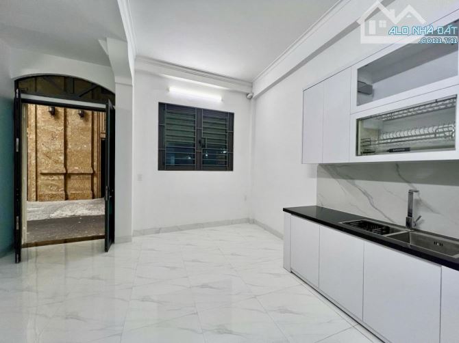 LÔ GÓC. PHỐ VƯƠNG THỪA VŨ. ÔTÔ ĐỖ TRÁNH - 40m2 x 4 TẦNG - PHÂN LÔ THANH XUÂN