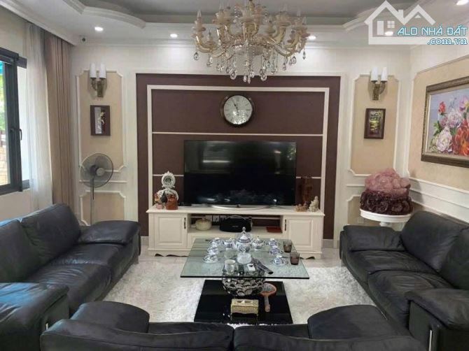 bán siêu phẩm biệt thự song lập Gamuda dt:200m2 full nội thất cao cấp giá tốt.