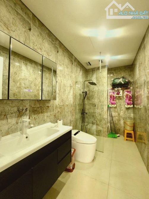 Bán nhà mặt phố Quan Nhân, DT 103m, 6 tầng thang máy, MT 5m, giá 50 tỷ.