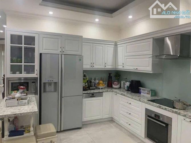 bán siêu phẩm biệt thự song lập Gamuda dt:200m2 full nội thất cao cấp giá tốt.