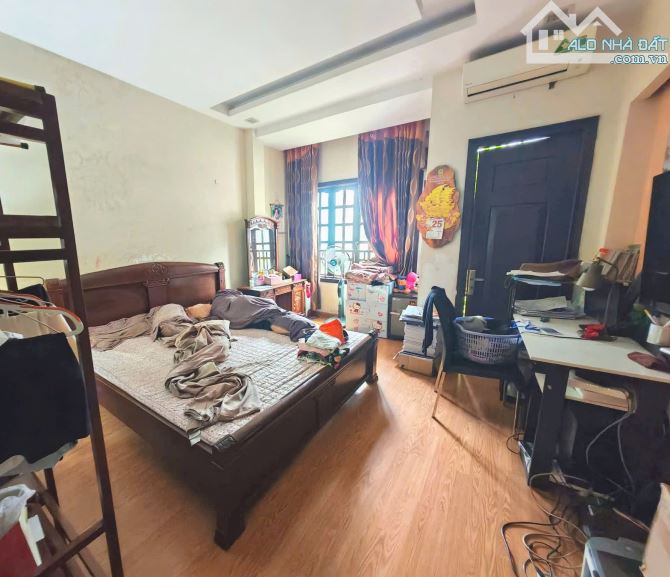 Bán nhà VÕ CHÍ CÔNG, Xuân La . Mặt ngõ thông, oto tránh, vào nhà. Giá cả hợp lý.