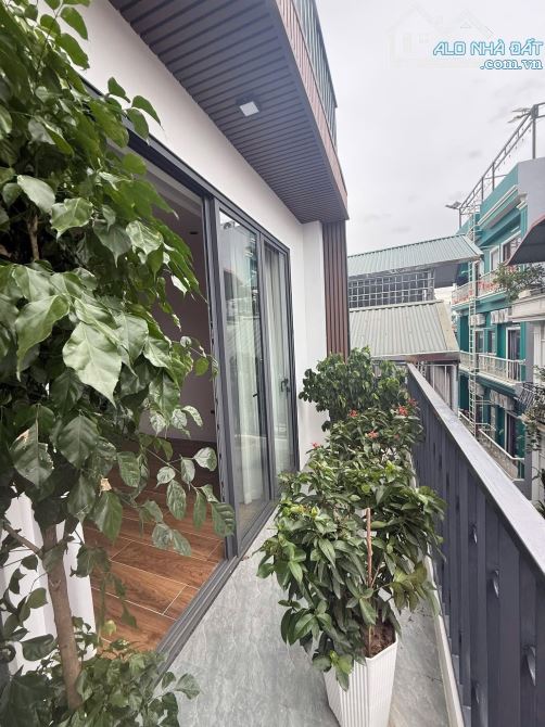 Sát Ngoại Giao Đoàn, Xuân La Tây Hồ, 55m2, 6 tầng thang máy, xây mới - 17 tỷ sổ CC