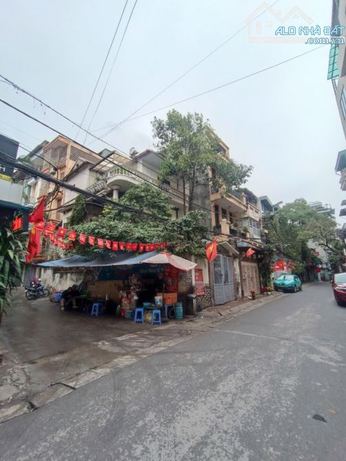 SIÊU PHẨM LÔ GÓC HOÀNG HOA THÁM – 120M² – VỈA HÈ – Ô TÔ TRÁNH – 42.5 TỶ