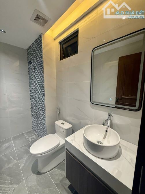 Sát Ngoại Giao Đoàn, Xuân La Tây Hồ, 55m2, 6 tầng thang máy, xây mới - 17 tỷ sổ CC