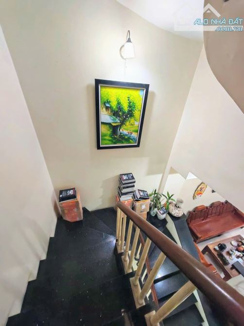 Bán nhà VÕ CHÍ CÔNG, Xuân La . Mặt ngõ thông, oto tránh, vào nhà. Giá cả hợp lý.