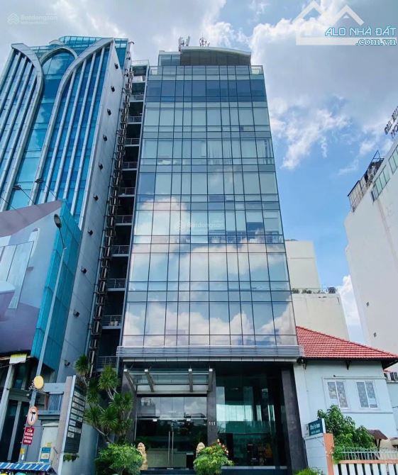 Gấp! Bán tòa nhà mặt tiền Nguyễn Thị Minh Khai, Phường Đa Kao, Quận 1 DT: 9x25m hầm 7 lầu