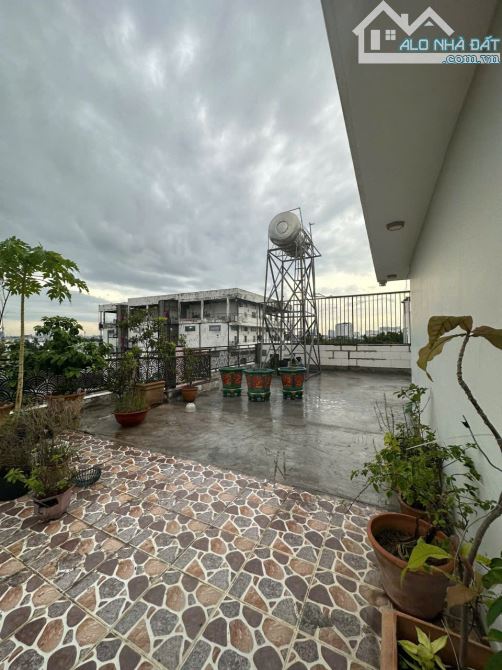 Bán biệt thự mặt tiền đường số 36. DT 468m2 (18x 26m), 5 tầng. Giá 42 tỷ TL