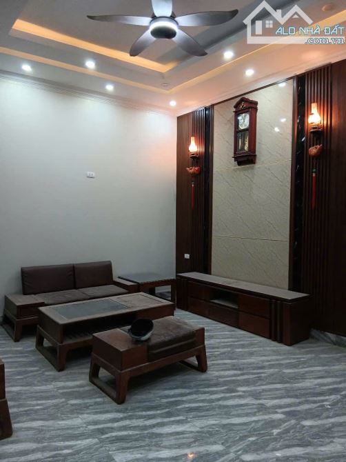 Cho thuê NHÀ ĐẸP - Ô TÔ QUA phố Tam Khương - Đống Đa 42M X 4T giá 18 triệu - 1