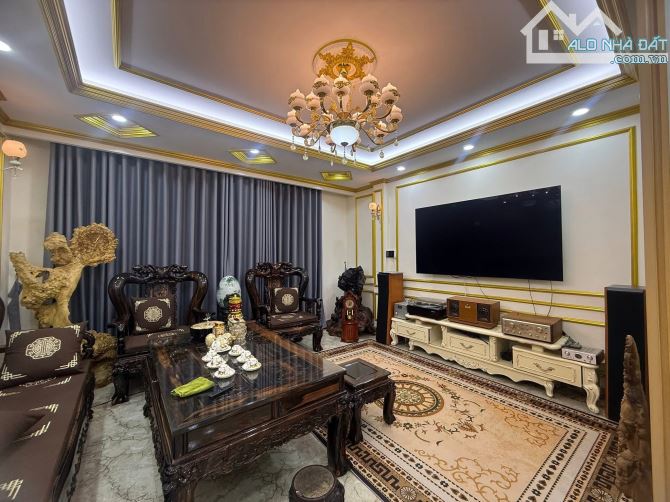 CẦU GIẤY, 60M x 8T, MT 4.8M - GARRA 3 Ô TÔ, 10M RA MẶT PHỐ NỘI THẤT XỊN - 2 MẶT THOÁNG