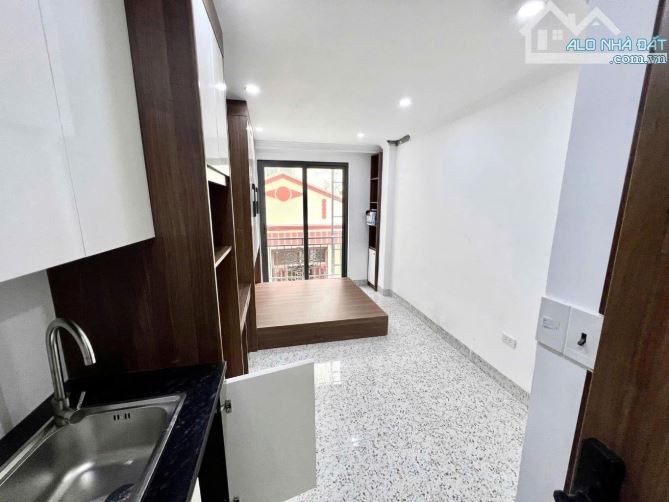 BÁN TOÀ NHÀ CCMN 110M 7 TẦNG DÒNG TIỀN 125TR GẦN Ô TÔ GIÁ CHÀO HƠN 22 TỶ /THÁNG