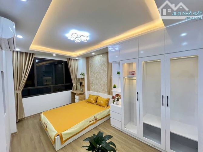 Hơn 5 tỷ có ngay nhà hàng xóm Times city, 3 bước ra phố, lô góc, ngõ rộng 3m,full nội thất