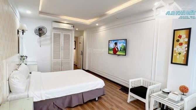 Bán Nhà Ngõ 55 Huỳnh Thúc Kháng Đống Đa 59m2, phân lô ô tô 15.4 tỷ, 2 thoáng.