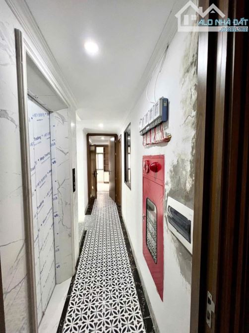 BÁN TOÀ NHÀ CCMN 110M 7 TẦNG DÒNG TIỀN 125TR GẦN Ô TÔ GIÁ CHÀO HƠN 22 TỶ /THÁNG