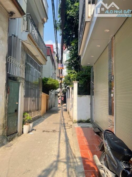 Hơn 5 tỷ có ngay nhà hàng xóm Times city, 3 bước ra phố, lô góc, ngõ rộng 3m,full nội thất