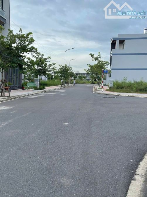 BÁN LÔ GÓC 120M2 (6X20) MẶT TIỀN ĐƯỜN NGAY TRUNG TÂM THÀNH PHỐ THỦ ĐỨC - CHỈ 35TR/M2 - SHR - 5