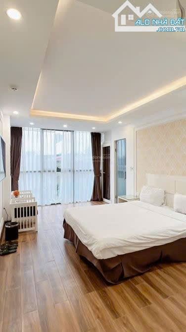 Bán Nhà Ngõ 55 Huỳnh Thúc Kháng Đống Đa 59m2, phân lô ô tô 15.4 tỷ, 2 thoáng.