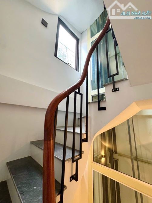 Bán nhà Thuỵ Khuê, Tây Hồ 33m2x6T, có thang máy, 2 mặt thoáng - 7.6 tỷ đủ nội thất