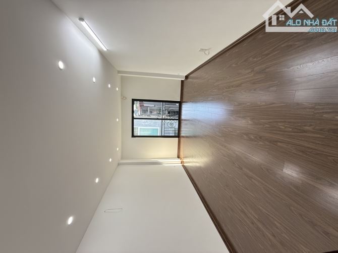 5 tầng thang máy, mặt ngõ ô tô thông, kinh doanh nằm trên phố Trần Đại Nghĩa.