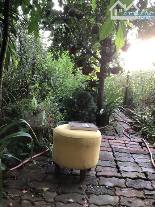 Chính chủ bán nhà vườn kiên cố, rất đẹp 60m2 trên 400m2, điện nước, điều hòa, phố Âu Cơ