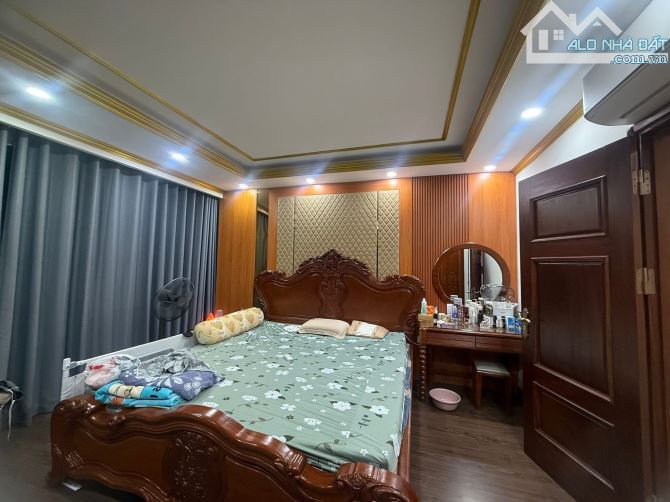 CẦU GIẤY, 60M x 8T, MT 4.8M - GARRA 3 Ô TÔ, 10M RA MẶT PHỐ NỘI THẤT XỊN - 2 MẶT THOÁNG