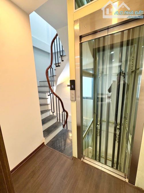 Bán nhà Thuỵ Khuê, Tây Hồ 33m2x6T, có thang máy, 2 mặt thoáng - 7.6 tỷ đủ nội thất