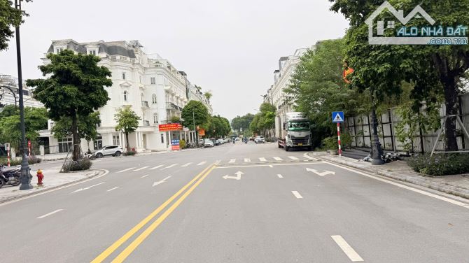 BÁN BIỆT THỰ LIỀN KỀ LOUIS ĐẠI MỖ - NHÀ THÔ HƯỚNG ĐÔNG NAM. 96m2 - 28 Tỷ.