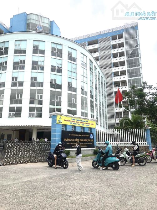 CHDV 4 TẦNG NGAY HOÀNG DIỆU 2 - 4x14.5M - XE HƠI ĐỖ CỬA NHỈNH 9 TỶ - 7