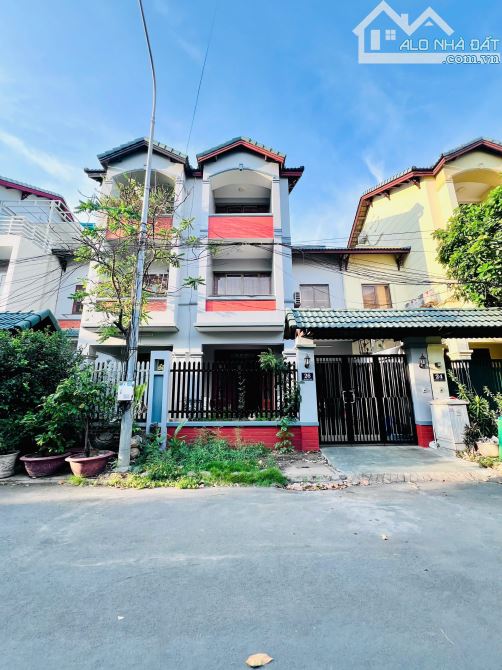 Bán Nhà 1 Trệt 2 Lầu-Khu Compound Ven Sông Trần Não,Quận 2 DT:(6,8mx18,5m)-Giá 40 Tỷ TL