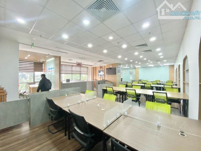 Bán tòa văn phòng mặt phố Tân Mai, Hoàng Mai, 425m2 x 10 tầng, Mặt tiền 15,2m, giá 179 tỷ