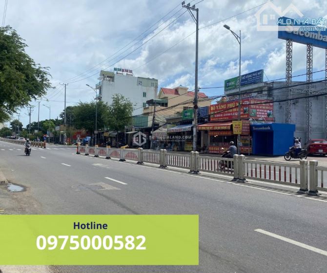 Bán Nhà Mặt Tiền Đường 30/4, P. Rạch Dừa ( DT: 7.8m x 30m = 262m2) Nhà 1 trệt 2 lầu
