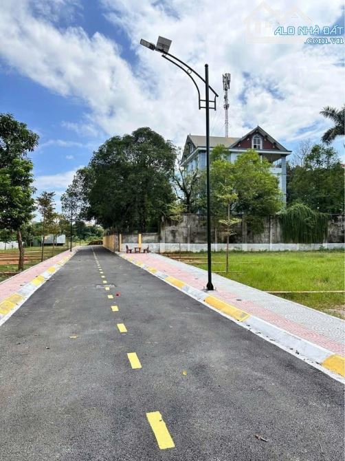 CẦN BÁN LÔ ĐẤT ĐẸP NGAY NGÃ TƯ LỤC QUÂN - VIEW HỒ CỰC ĐẸP - MẶT TIỀN RỘNG