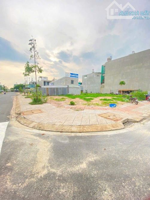 CHỦ BÁN GẤP - LÔ GÓC 2MT, DT: 289M2 GIÁ 2TỶ150 CẠNH ĐƯỜNG TÔN ĐỨC THẮNG (25B), NỐI VÀO SB
