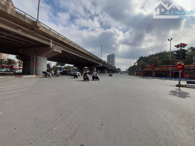Lô đất đẹp nhất Nguyễn Hữu Thọ view Hồ Linh Đàm, 3 mặt tiền - DT 456m2 Mặt tiền 45m 145 tỷ