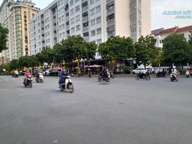 Biệt thự đơn lập KĐT Dịch Vọng - trục chính 5 làn ô tô - view công viên - 330m2 - 95 tỷ
