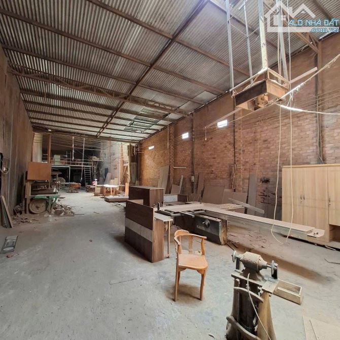 Cho thuê xưởng 1400m2 long bình gần kcn amata đường xe cont chỉ 28 triệu quá rẻ ạ