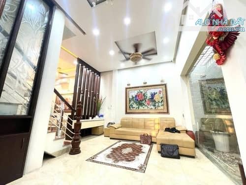 Ngọc Khánh – Ba Đình, phân lô vip, ô tô tránh, 72m², 5 tầng, giá chỉ 18,9 tỷ – cơ hội hiếm