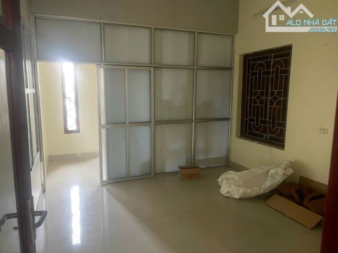 Bán lô đất mặt đường Hồ Ngọc Lân.dt.79m.mt.3.97.hướng Bắc. giá:9,6 tỷ