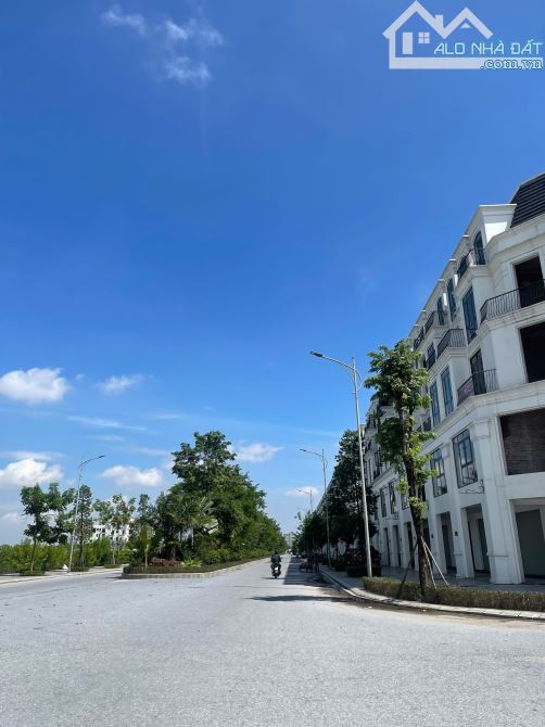 B.án nhà Kim Chung_Di Trạch_ đơn lập, sân riêng biệt, 35m2, 5 tầng, ngõ thông, sát ô tô