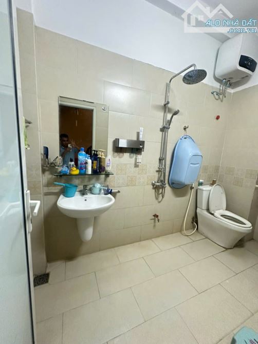 BÁN NHÀ PHỐ BÙI HUY BÍCH , Ô TÔ 30M,NGÕ THÔNG, DÂN XÂY, SÂN RỘNG 100M2, 42M2 GIÁ 12 TỶ