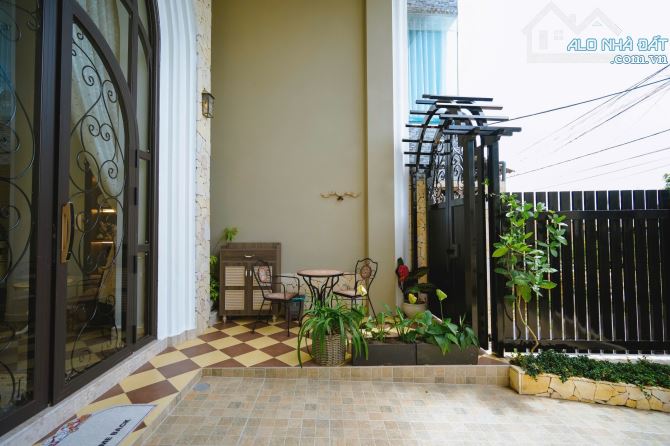 BÁN NHÀ PHONG CÁCH CHÂU ÂU – TRUNG TÂM ĐÀ LẠT SỔ HOÀN CÔNG