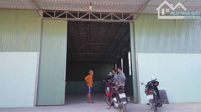 NHÀ XƯỞNG CHO THUÊ ĐƯỜNG DƯƠNG CÔNG KHI HÓC MÔN DT: 400M GIÁ 15 TRIÊU/THÁNG